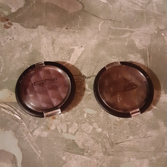 Makeup - Picture 1 of 1